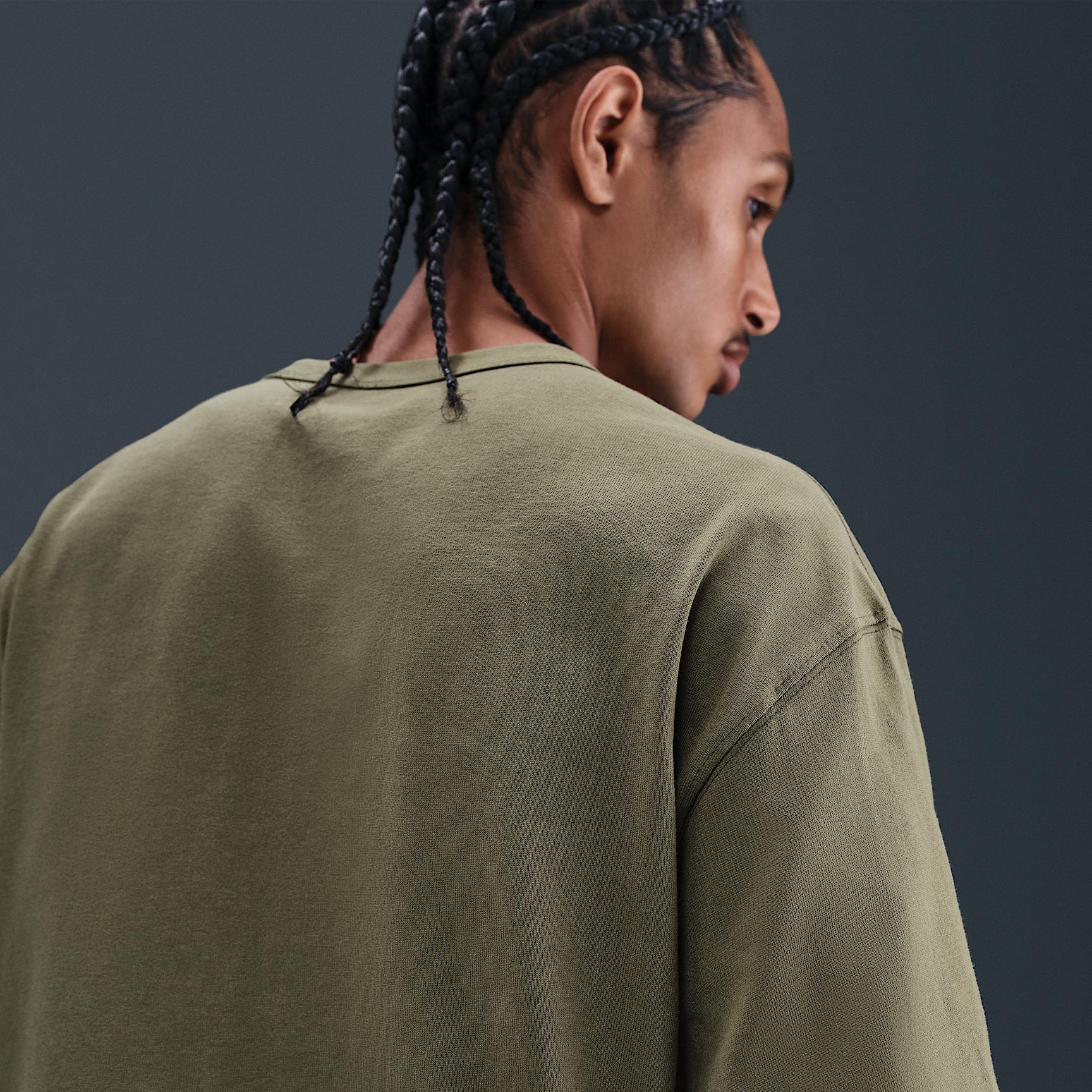 Nike Sportswear Premium Essentials Men's Long-Sleeve Pocket T-Shirt Product Image