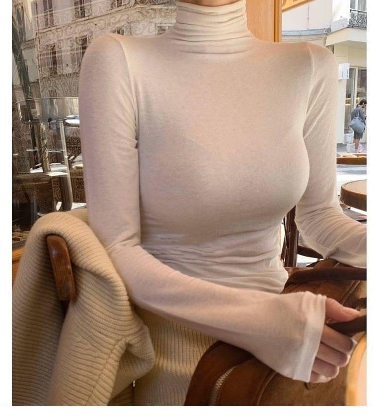 Long-Sleeve Turtleneck Plain T-Shirt Product Image