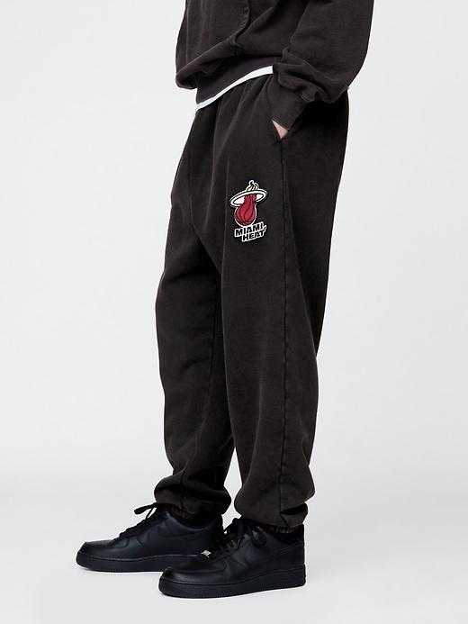 NBA Miami Heat Logo Heavyweight Joggers Product Image
