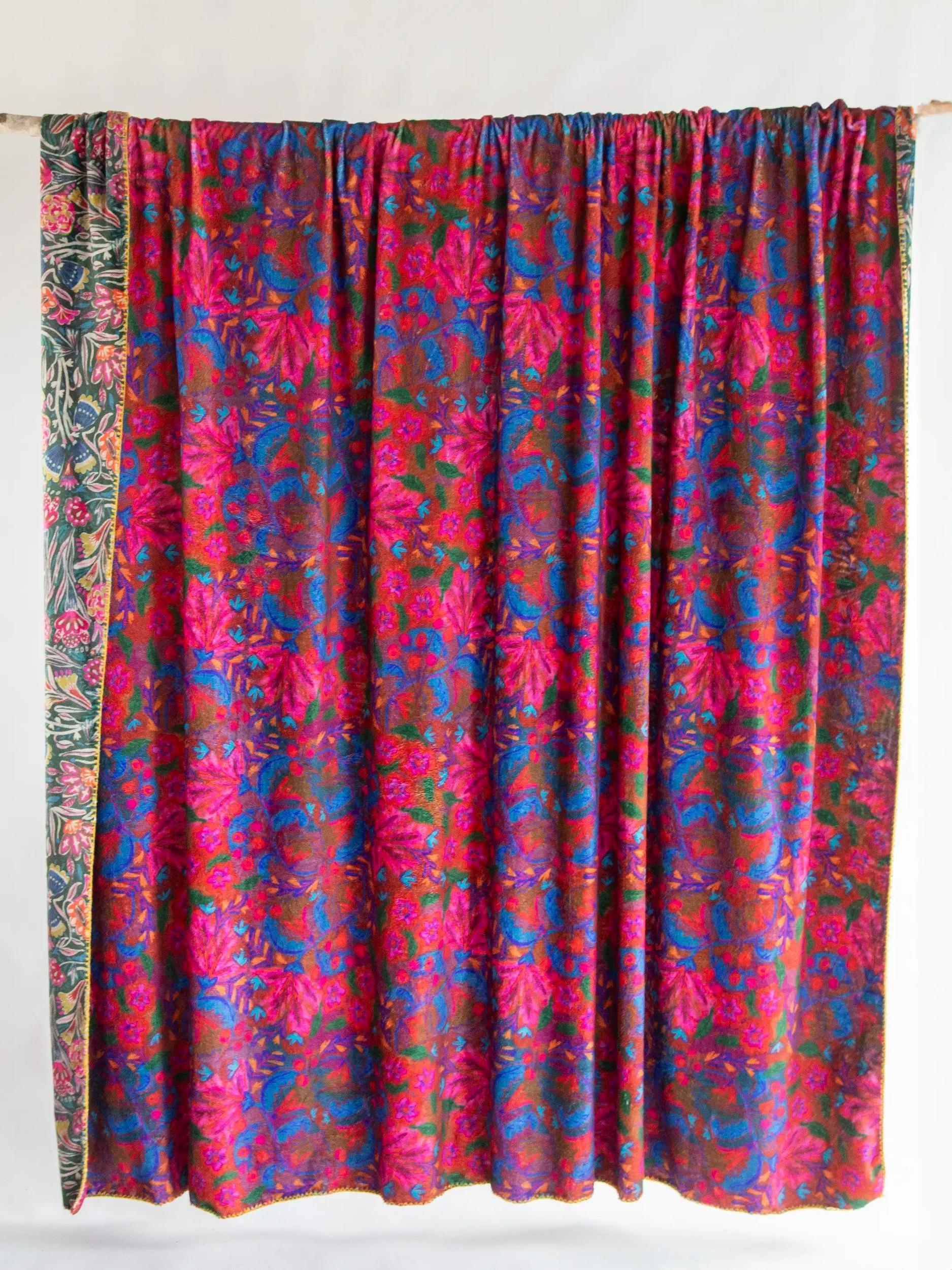 Double-Sided Cozy Bed Blanket - Green Lined Floral Product Image