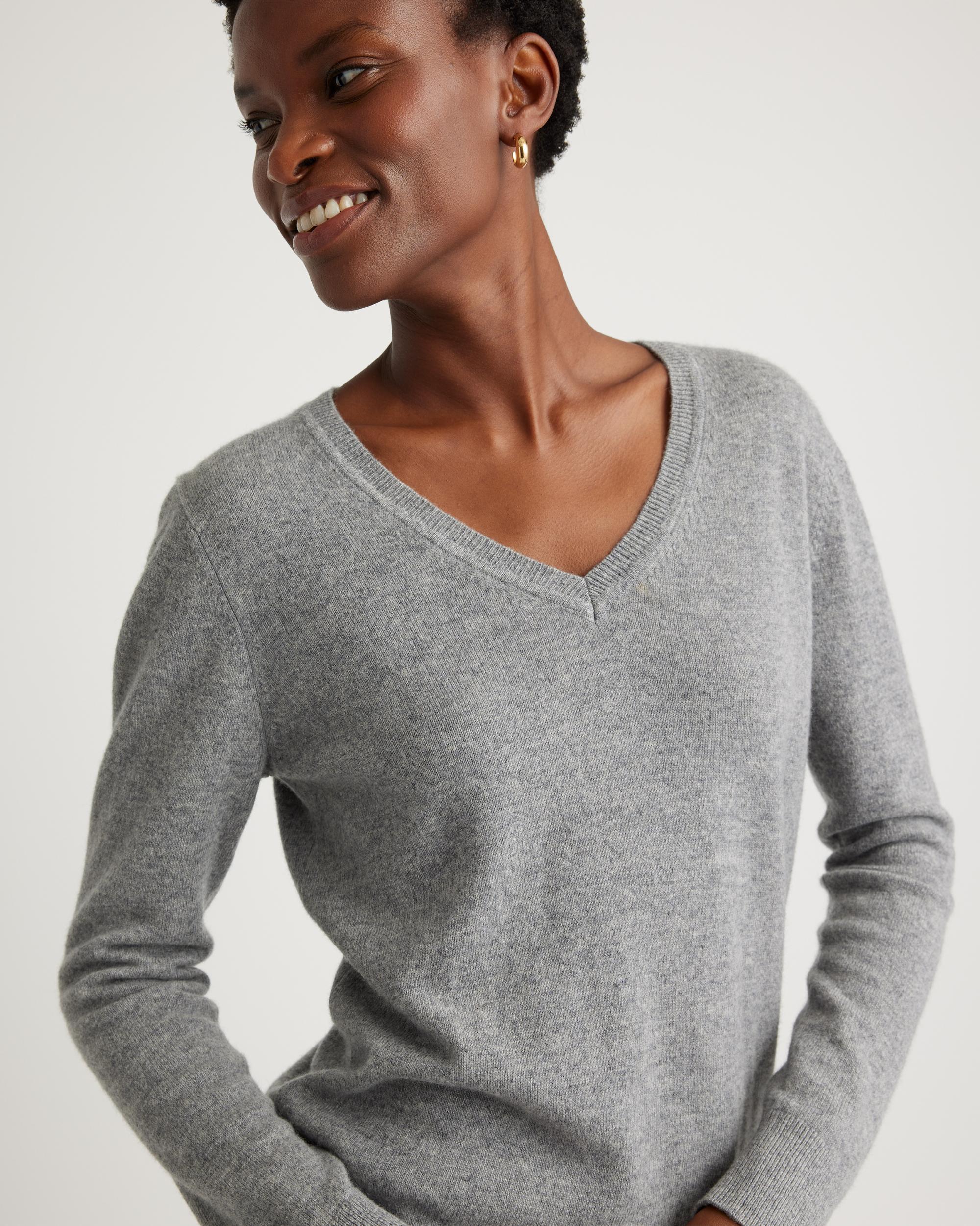 Quince | Women's Mongolian Cashmere V-Neck Sweater Size XS Product Image