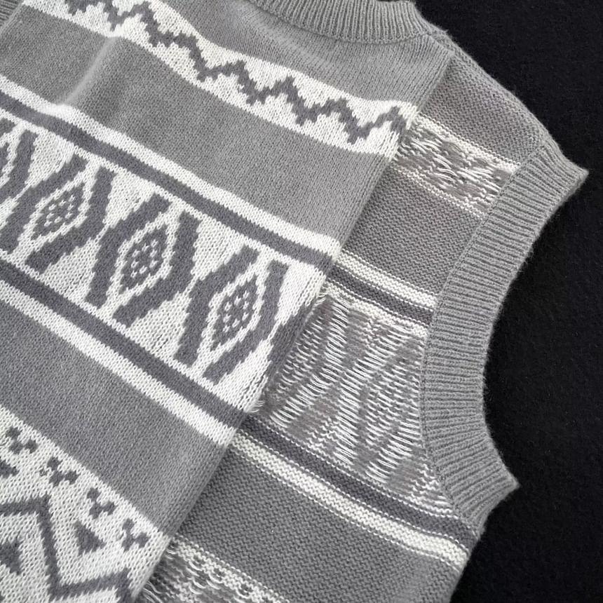 V-Neck Patterned Sweater Vest Product Image