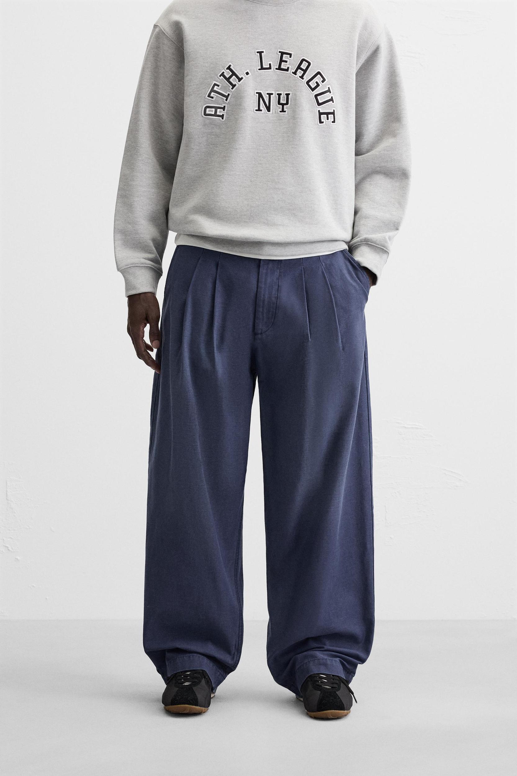 RELAXED FIT PLEATED JEANS Product Image