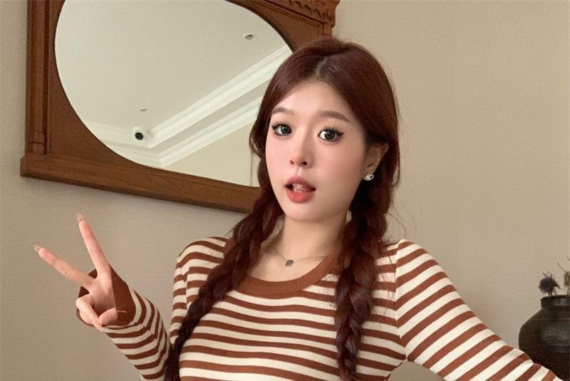 Long-Sleeve Scoop Neck Striped Knit Top Product Image