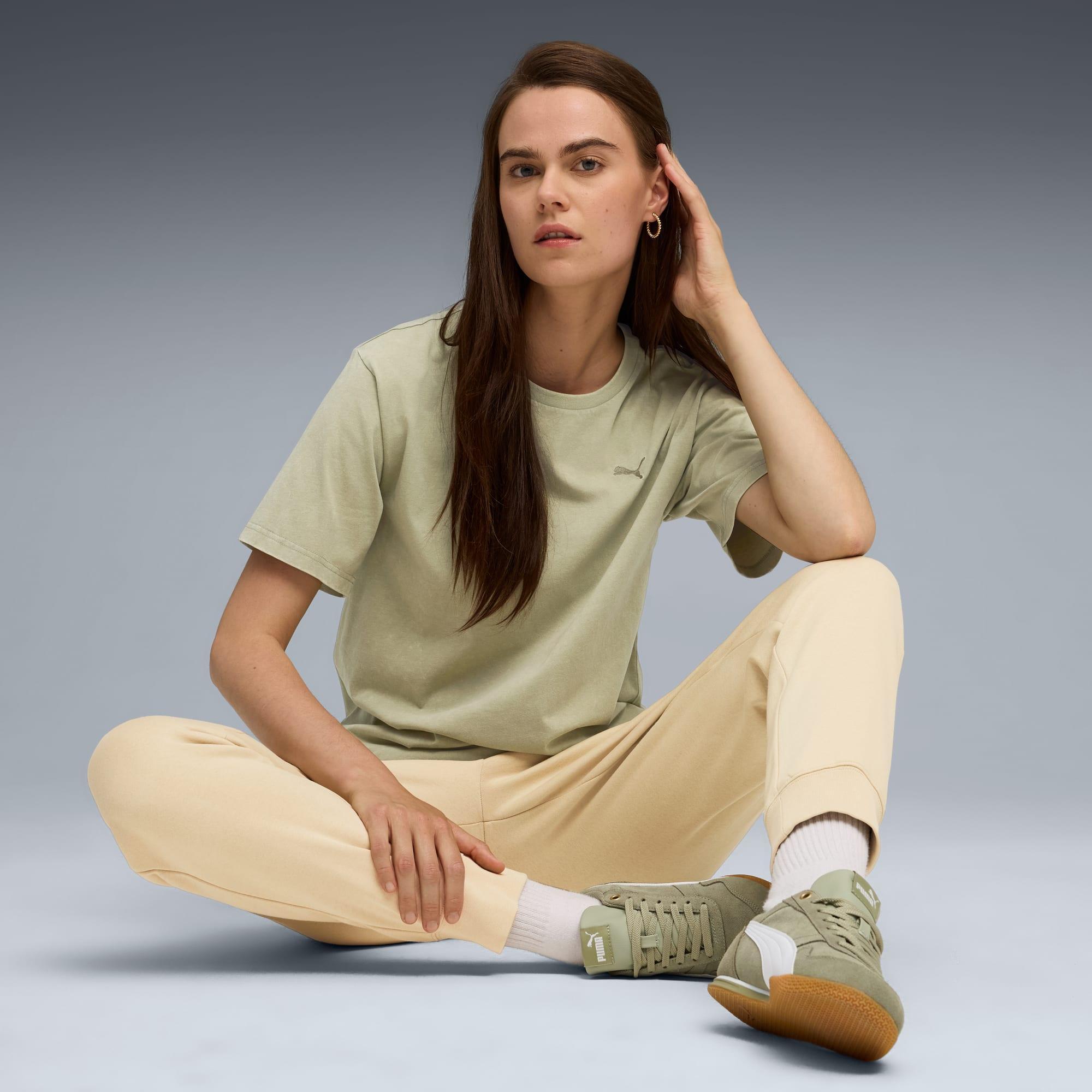 ESS ELEVATED Wash Tee Women Product Image