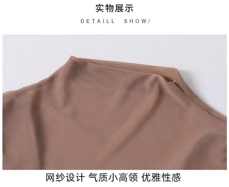 Short-Sleeve Mock Neck Plain Mesh Panel Cropped Sports T-Shirt Product Image