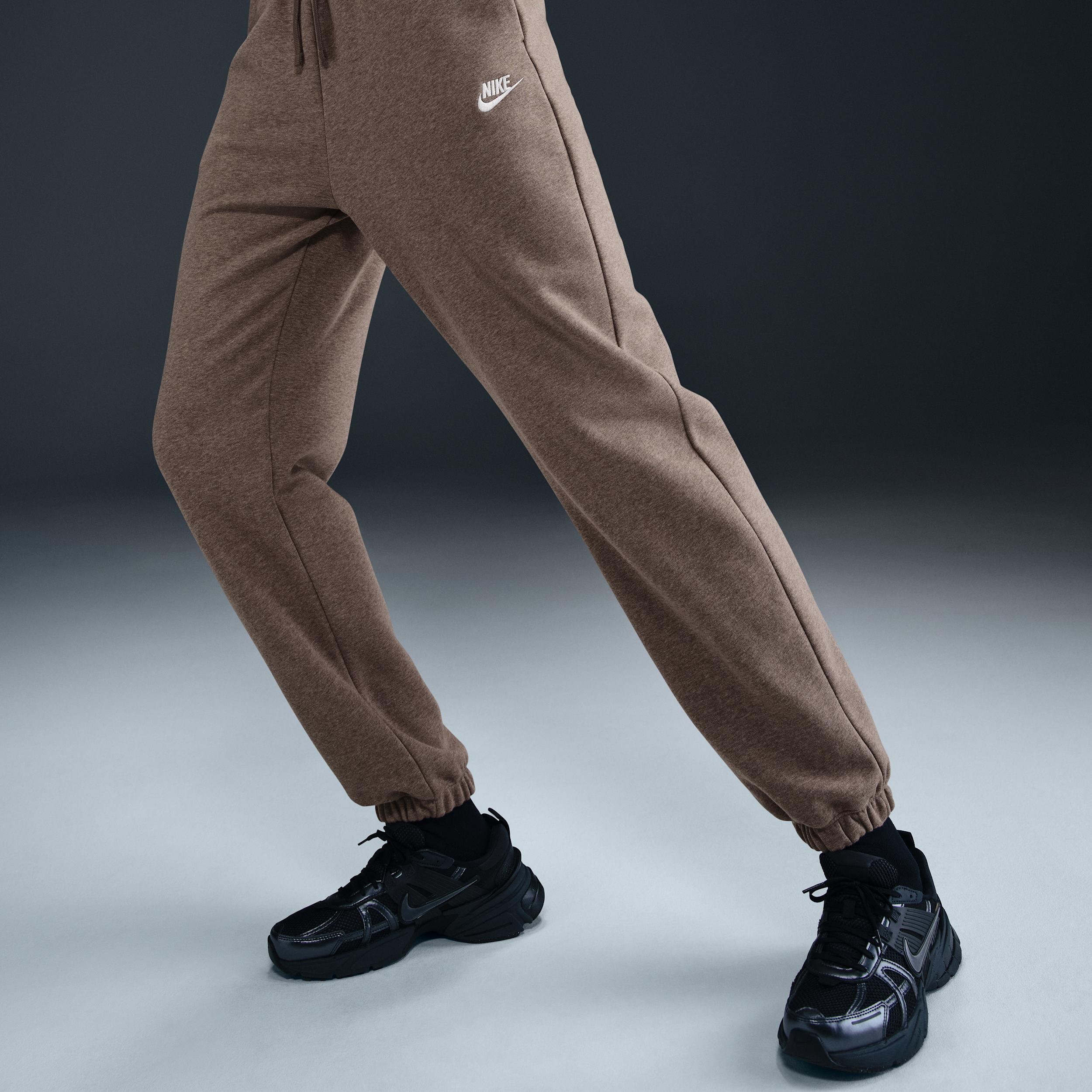 Women's Nike Sportswear Club Fleece Mid-Rise Oversized Sweatpants Product Image