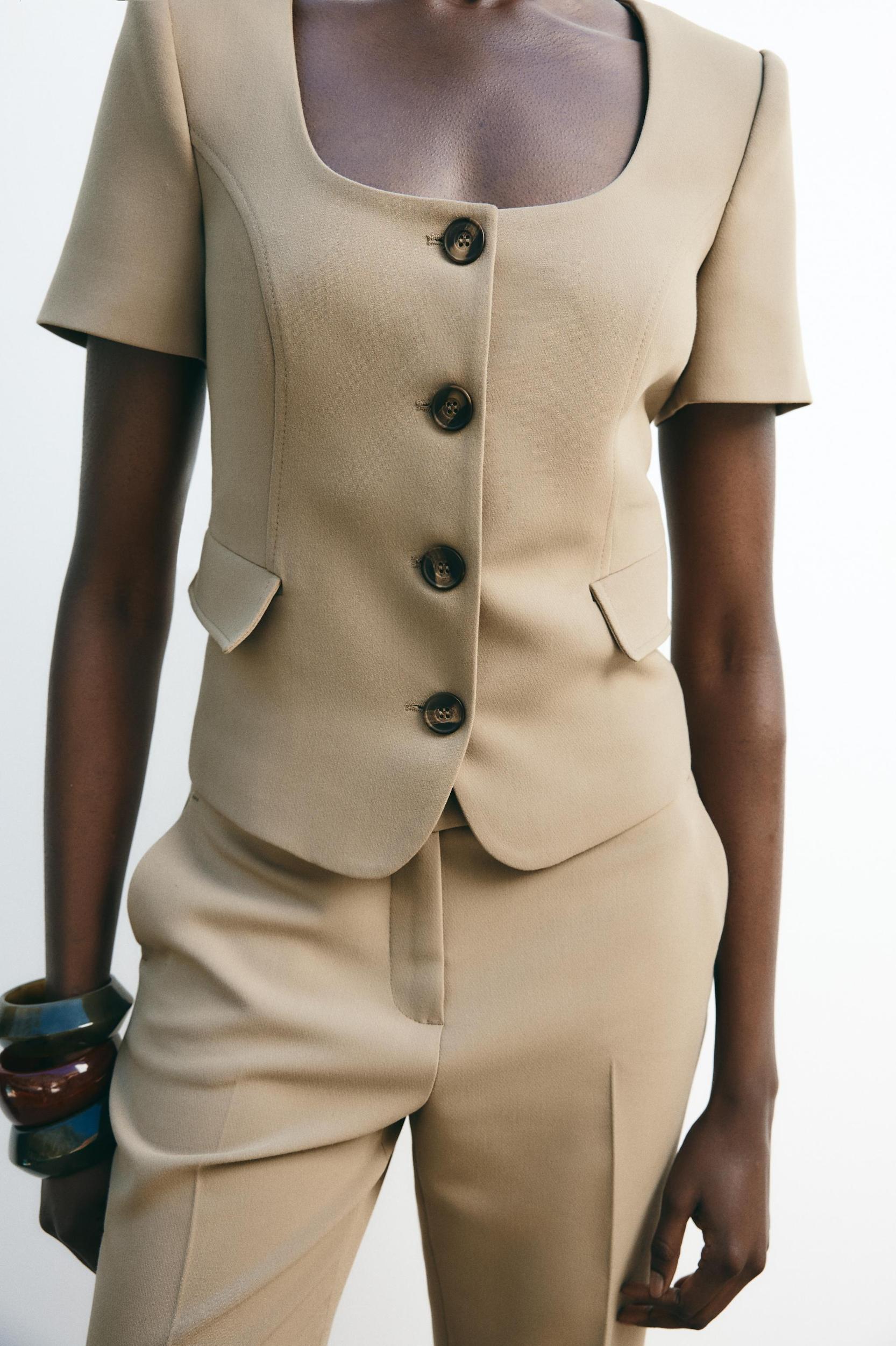 SHORT SLEEVE BLAZER WITH SHOULDER PADS Product Image