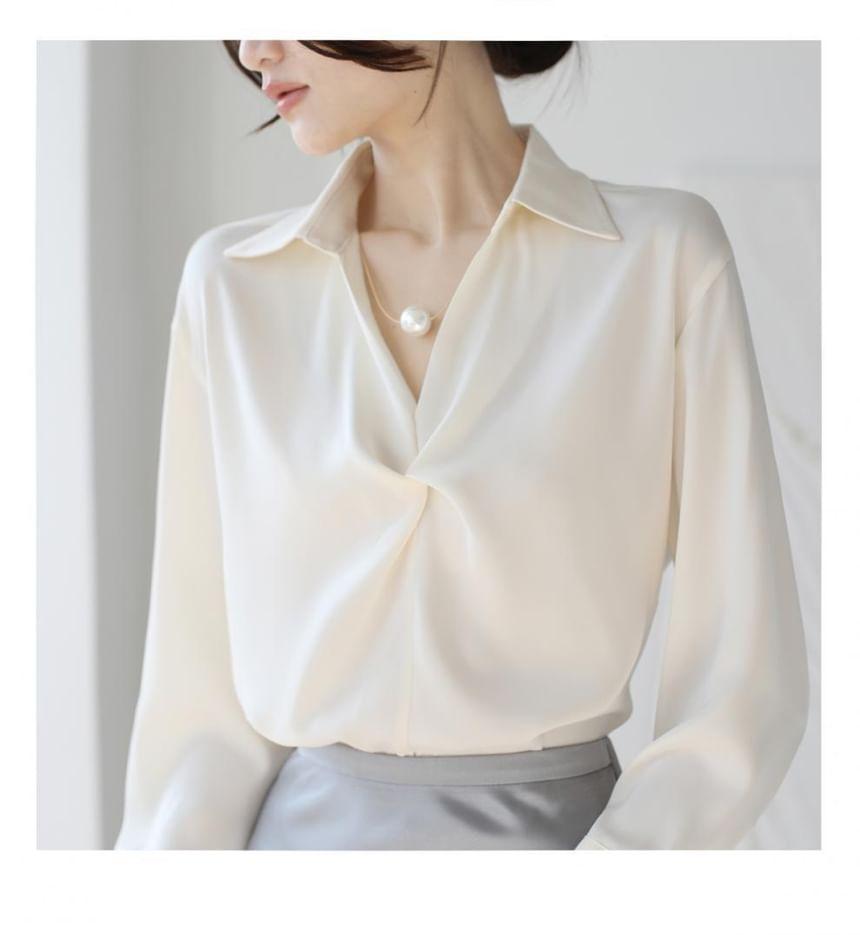 Long-Sleeve V-Neck Plain Twist Faux Pearl Chain Accent Blouse Product Image