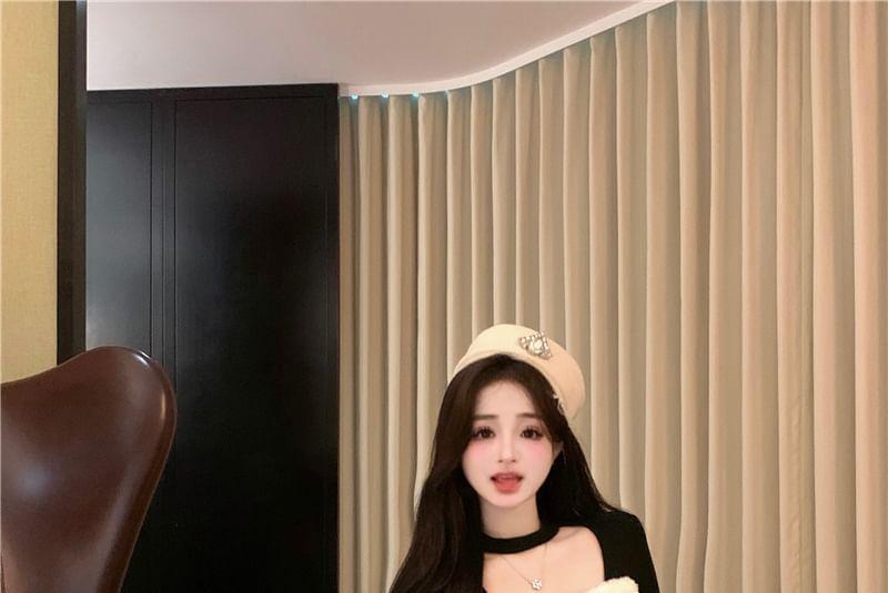 Long-Sleeve Halter Neck Two Tone Fleece Panel Bow Accent Slim Fit Crop Top / High Waist Mini Pencil Skirt Product Image