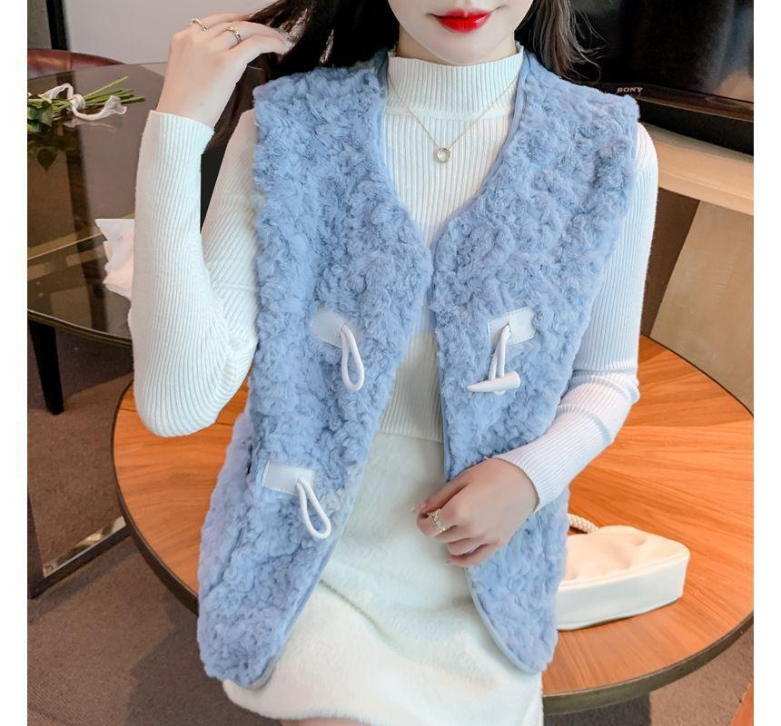 Plain Toggle Fluffy Vest Product Image