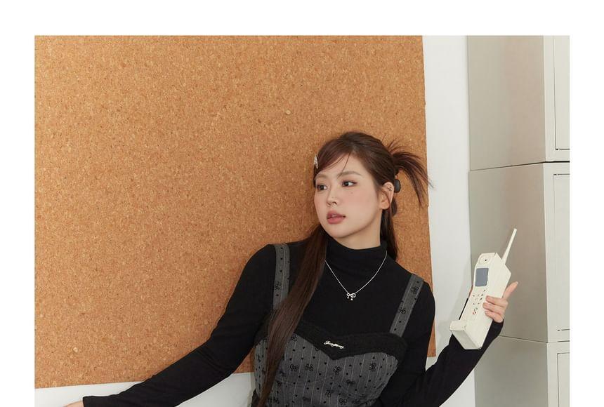 Plus Size Long-Sleeve Mock Neck Plain T-Shirt Product Image
