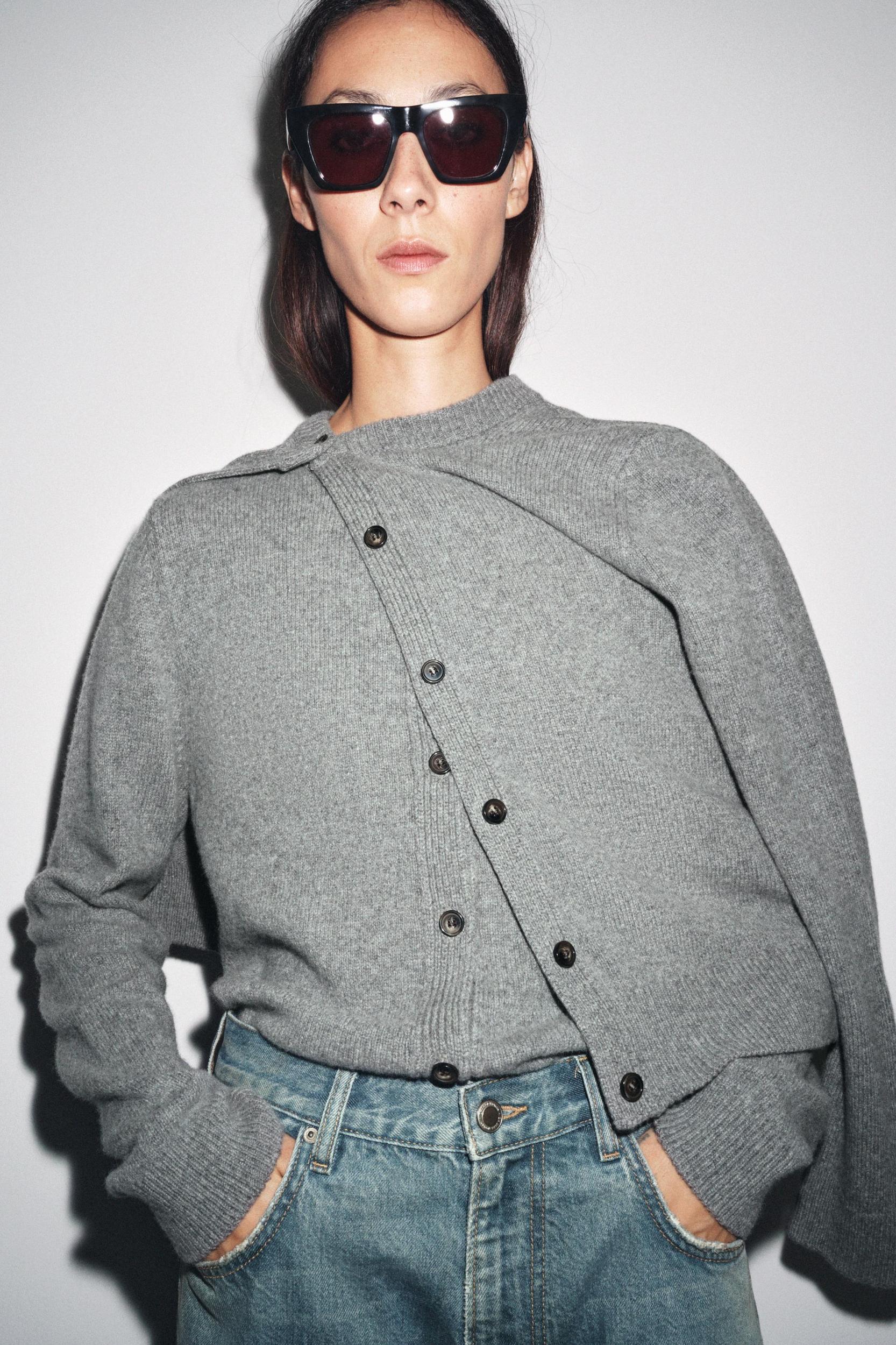 CASHMERE AND WOOL BASIC CARDIGAN Product Image