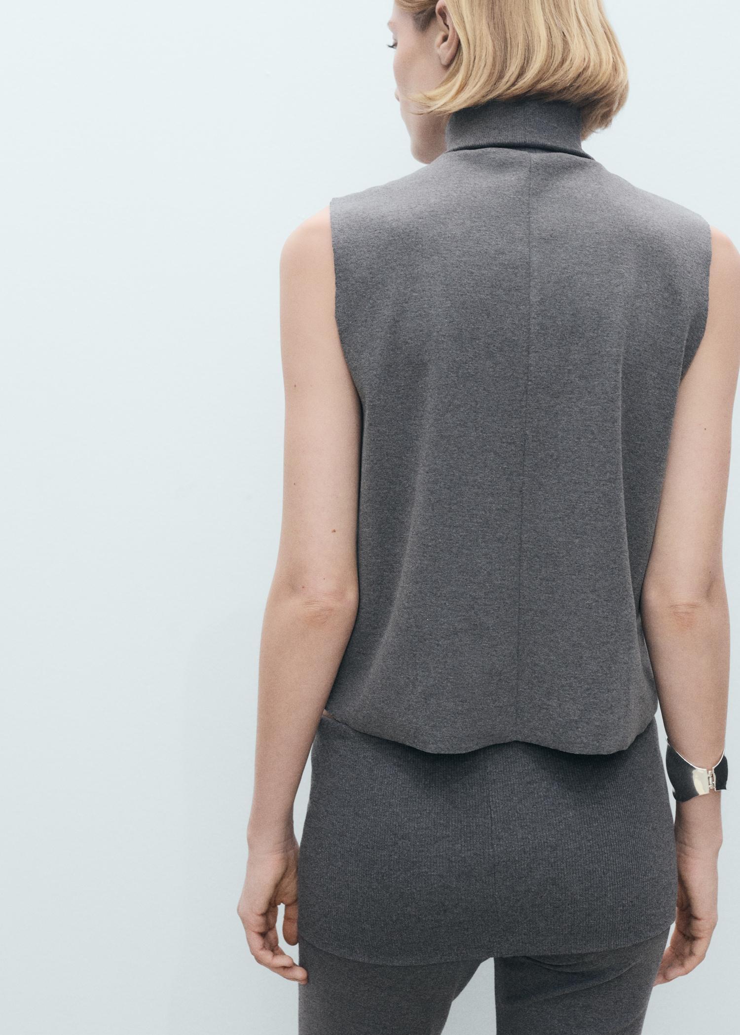 Sleeveless turtleneck top - Women | MANGO USA Product Image