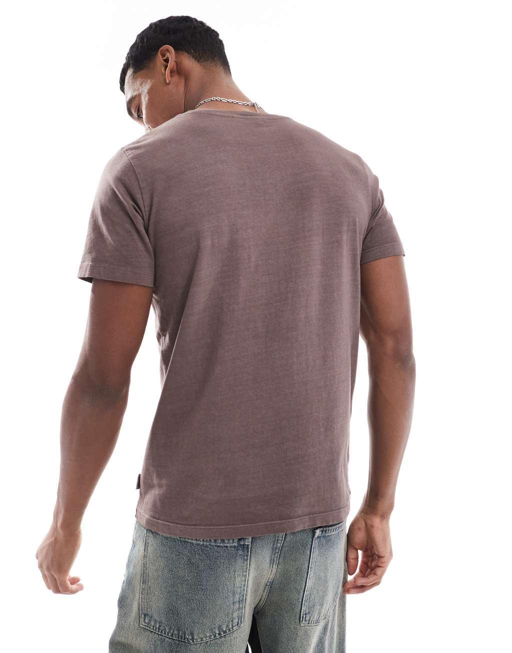 Scalpers skull tee in burgundy  Product Image