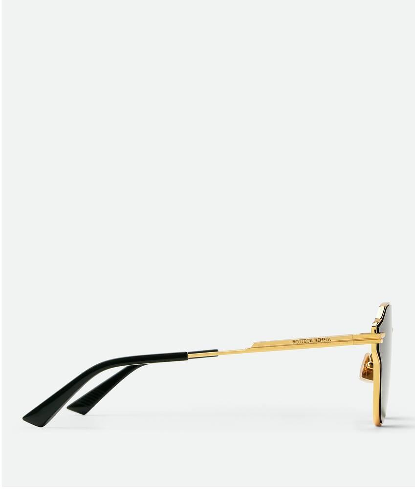 Glaze Metal Aviator Sunglasses in Gold / Green Product Image