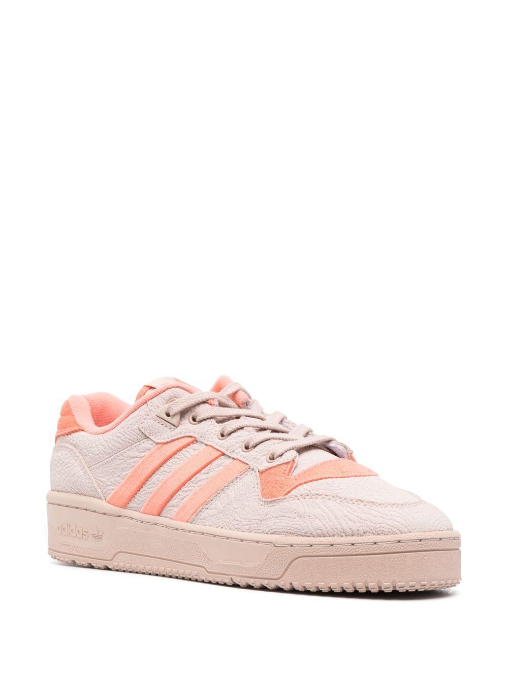 RIVALRY LOW TR "Beige" Product Image