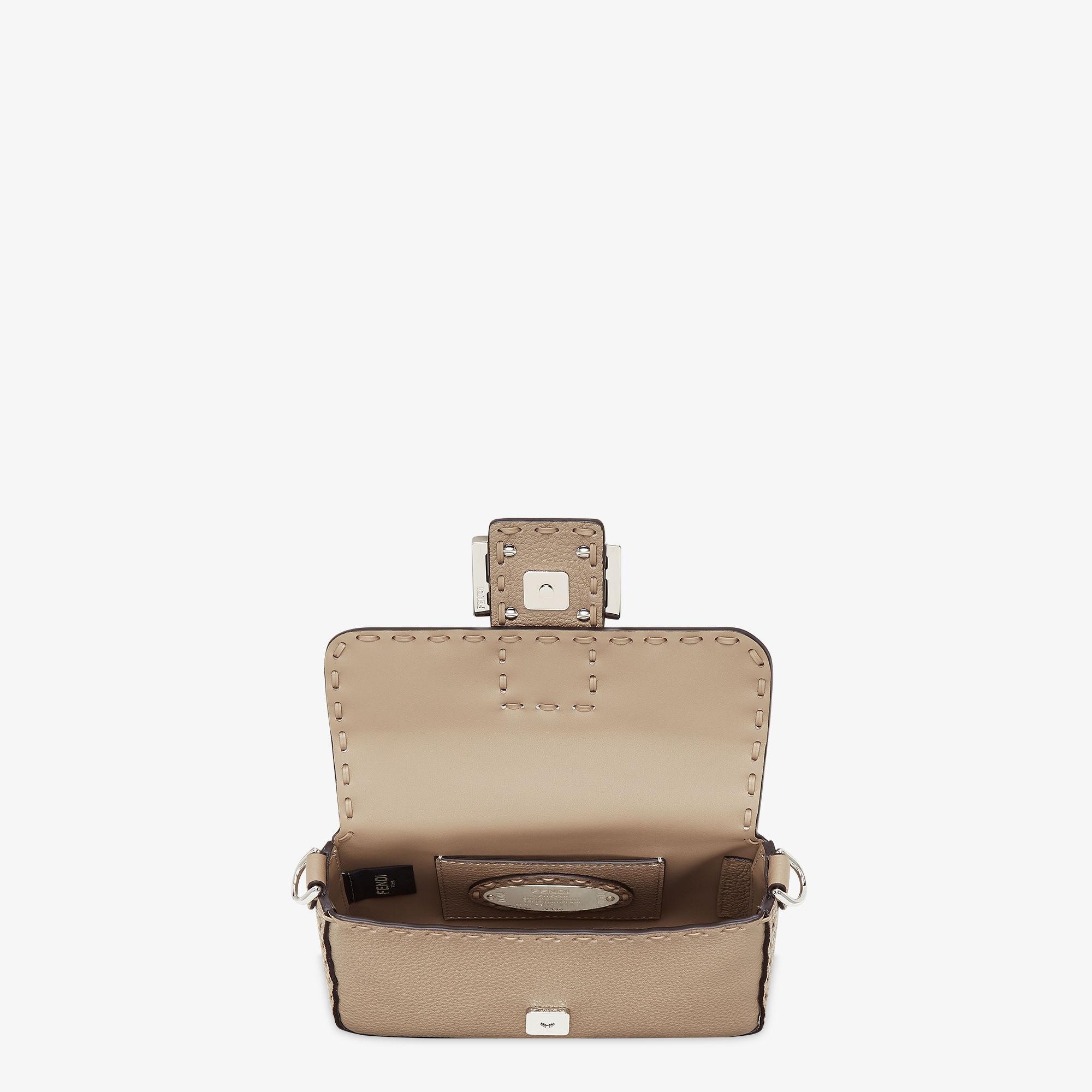 Baguette MiniDove gray Selleria bag with 309 hand-sewn topstitches Product Image