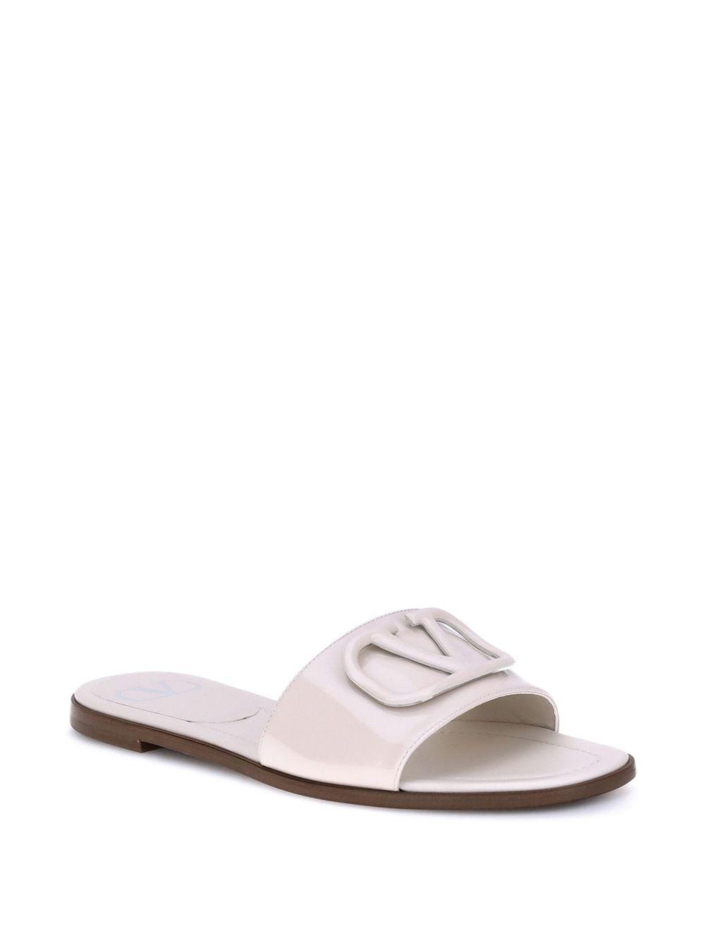 VLogo signature leather sandals Product Image