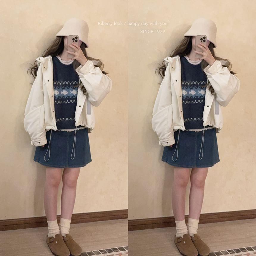 Round Neck Fish Jacquard Knitted Vest Product Image