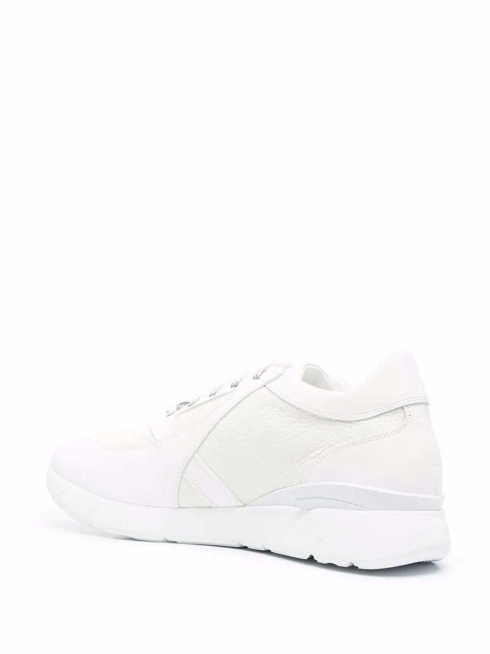 logo-plaque leather sneakers Product Image