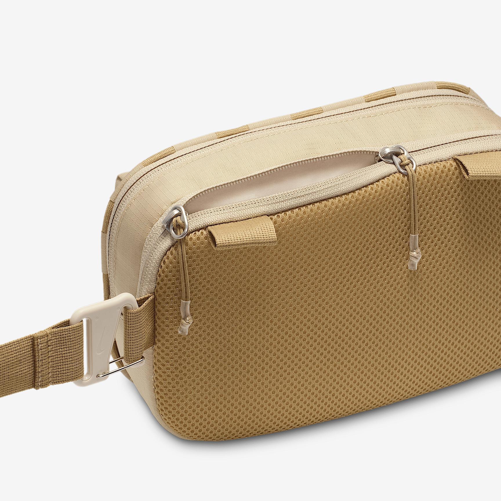 Nike Hayward Patrol Crossbody Bag (4L) Product Image
