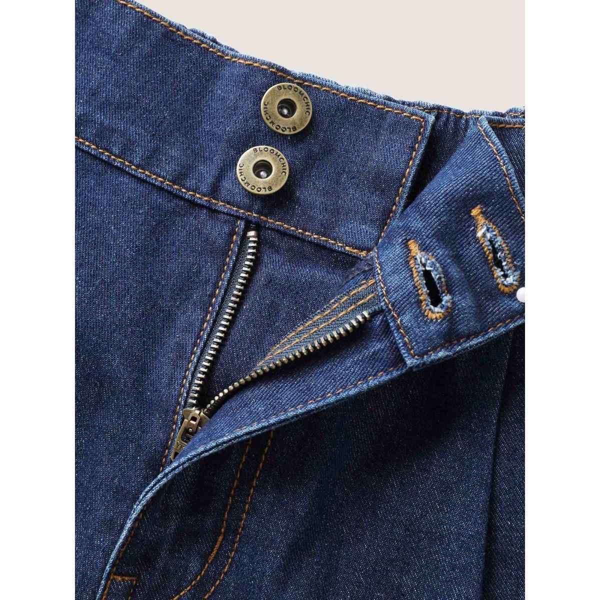 Plus Size Stretchy Waist Straight-Leg Denim Shorts Women Midblue No stretch Everyday-Casual Slanted pocket Casual Denim Shorts BloomChic 14/1X Product Image