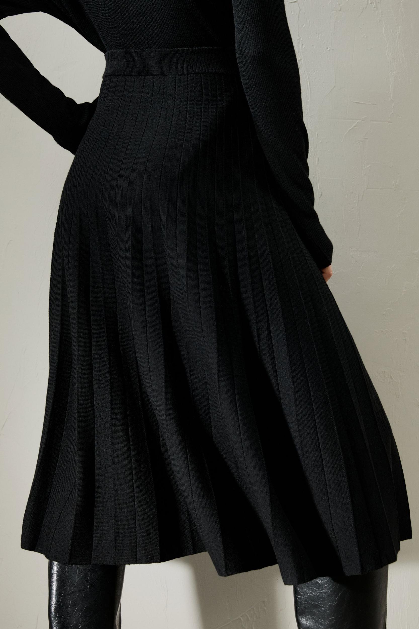 Collegiate Ultra-fine Merino Wool Skirt Product Image