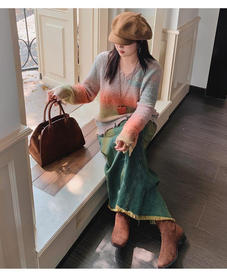 Long-Sleeve V-Neck Tie-Dyed Distressed Sweater Product Image