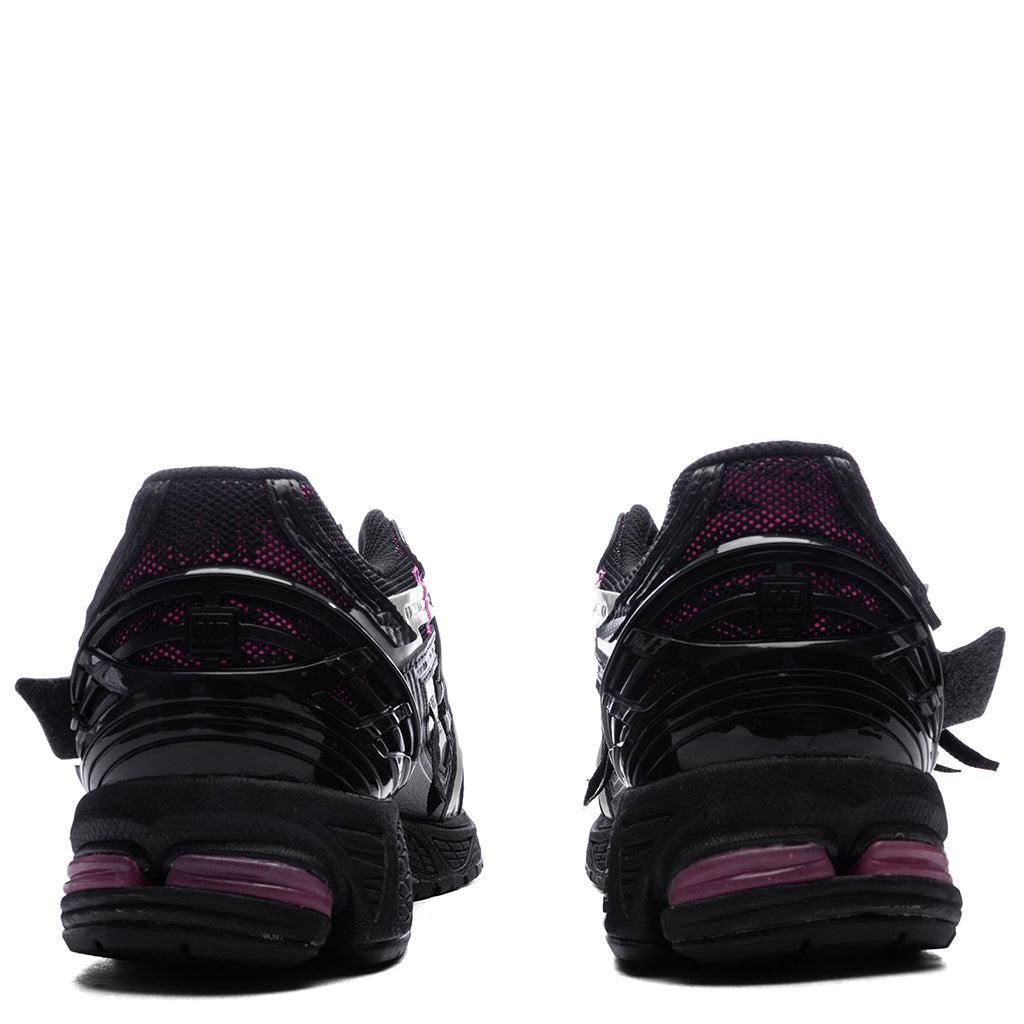 1906A - Black/Dragon Berry/White Male Product Image