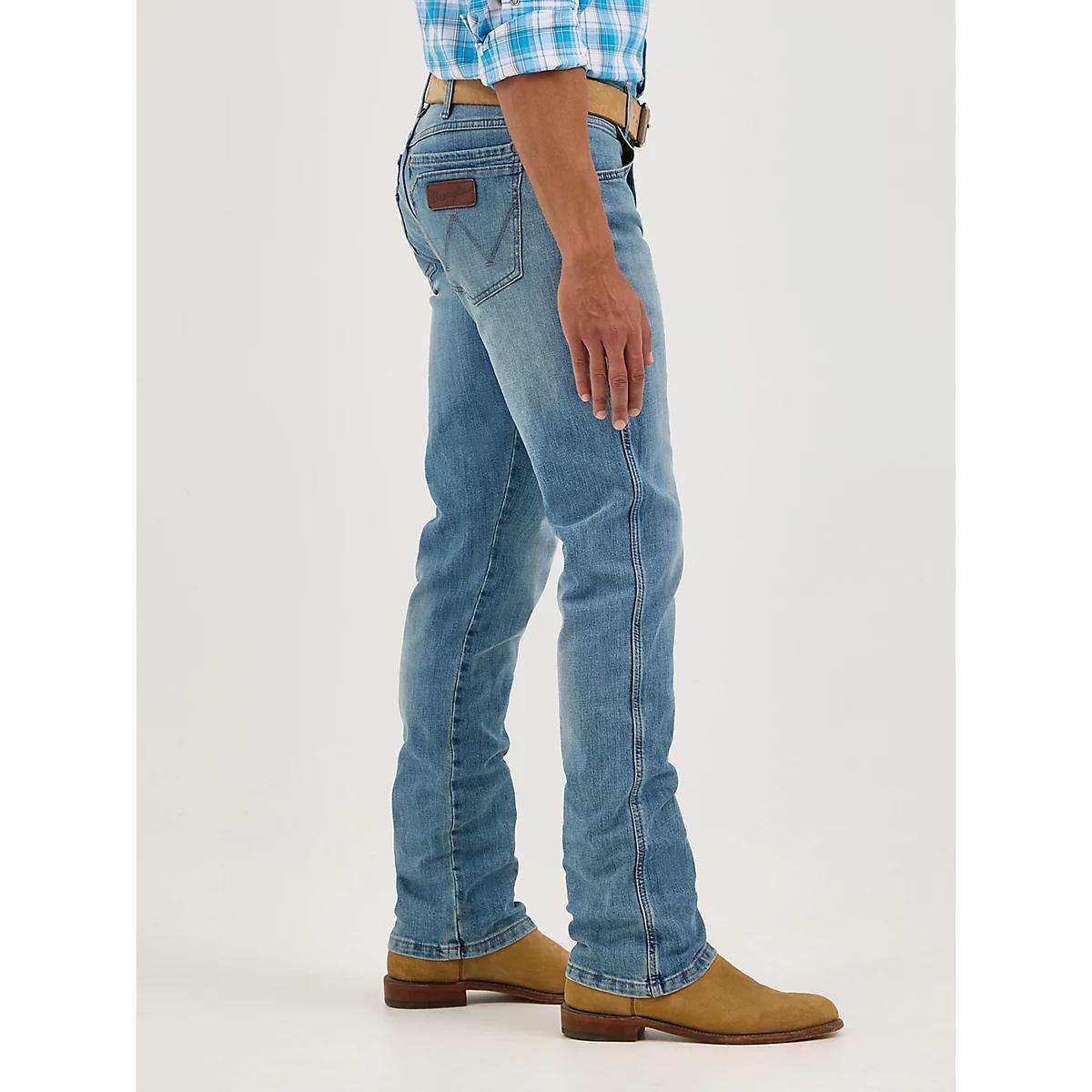 Men's Wrangler Retro® Slim Fit Straight Leg Jean in Jacksboro Product Image