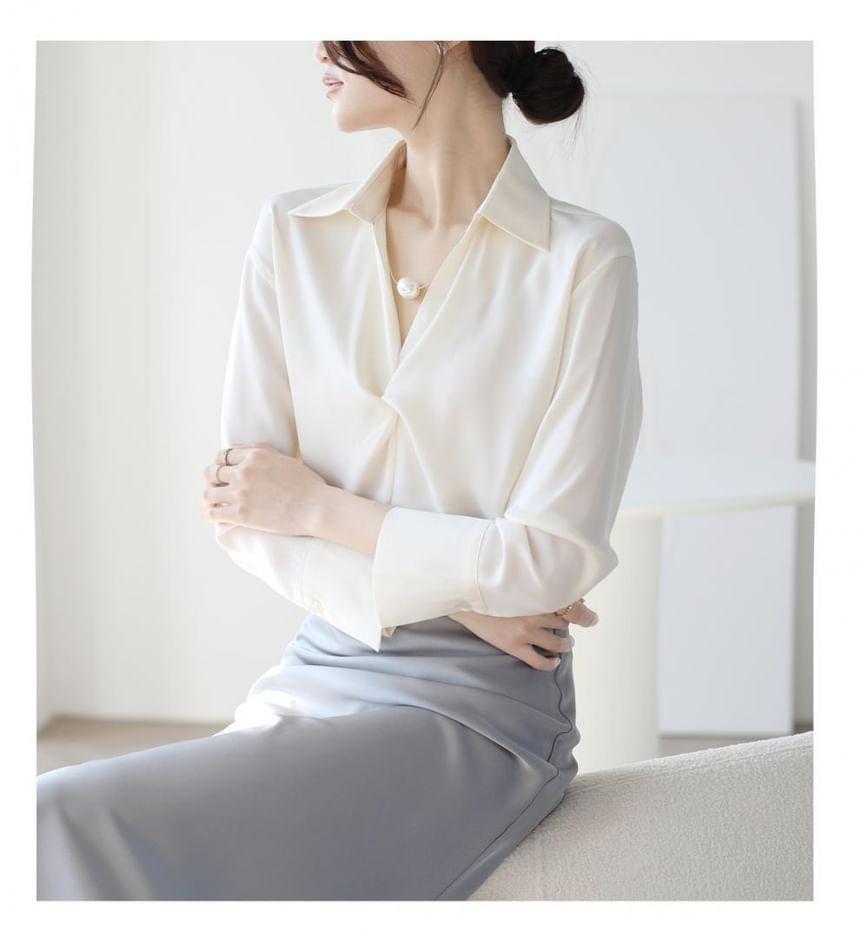 Long-Sleeve V-Neck Plain Twist Faux Pearl Chain Accent Blouse Product Image