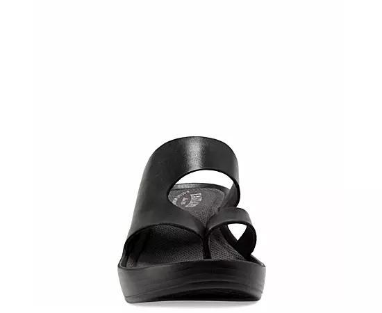 Eastland Laurel Womens Leather Thong Sandals Product Image