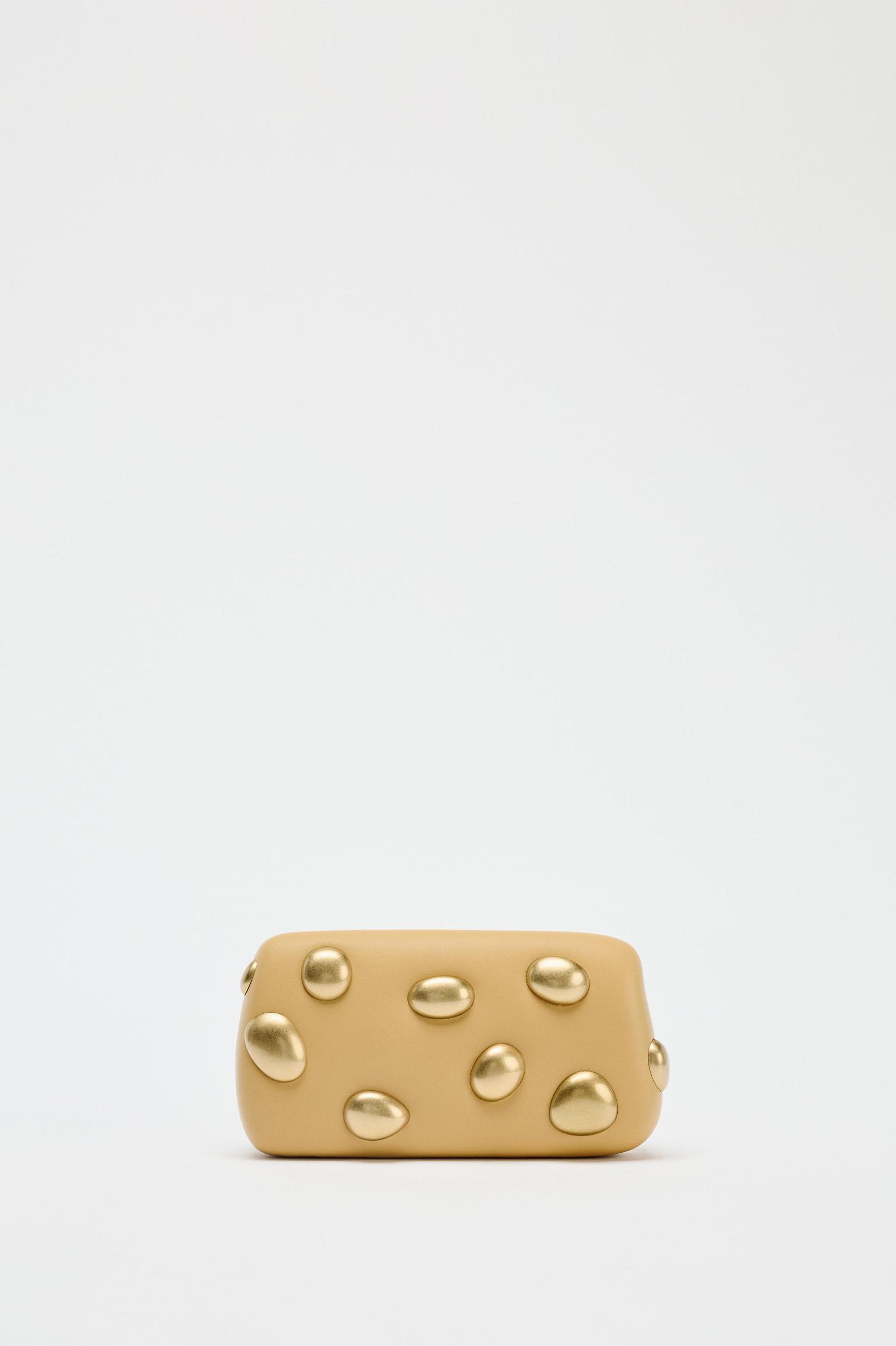 METAL APPLIQUÉ CLUTCH Product Image