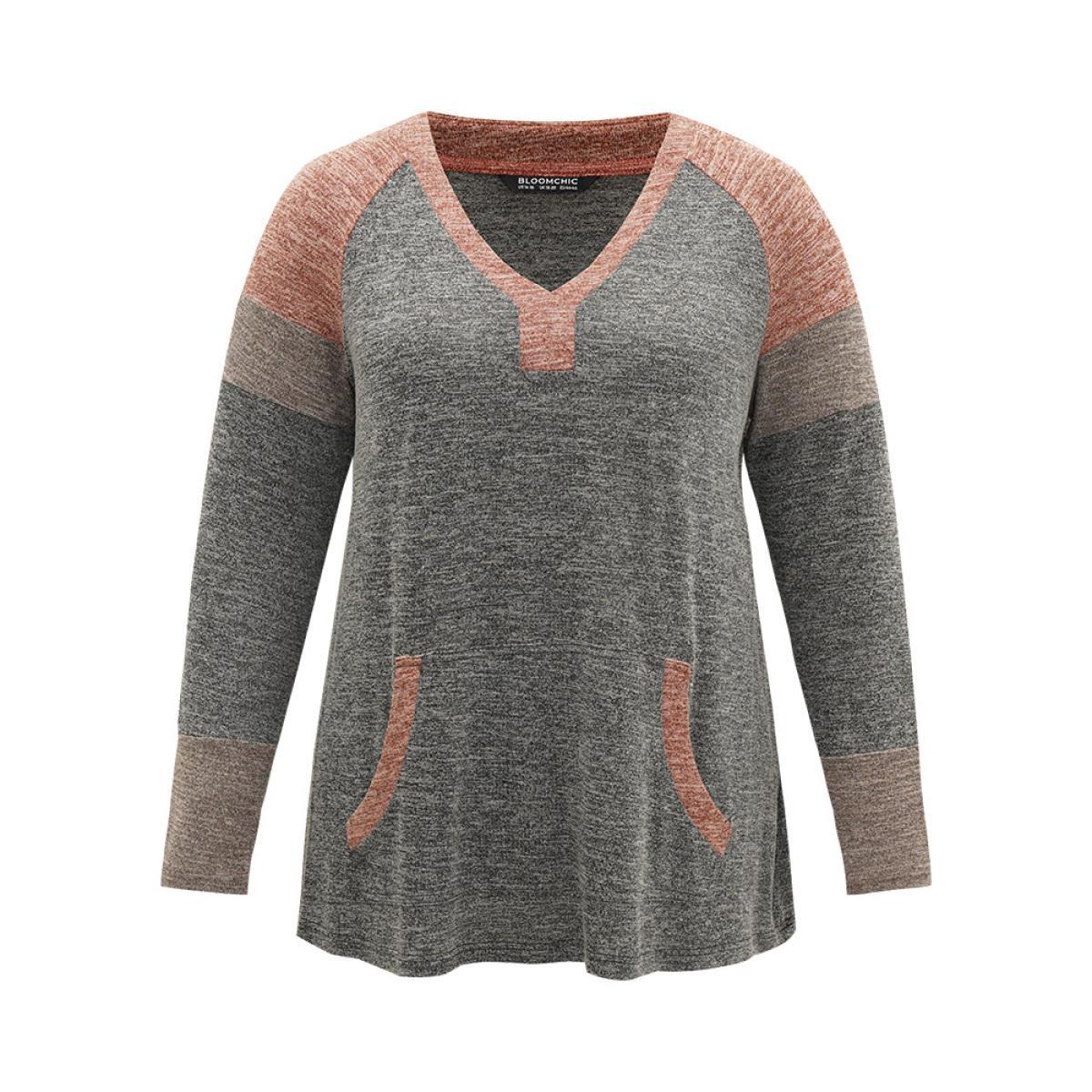 Plus Size Contrast Pocket Raglan Sleeve T-shirt Multicolor Women Casual Contrast Plain V-neck Dailywear T-shirts BloomChic 22-24/3X Product Image