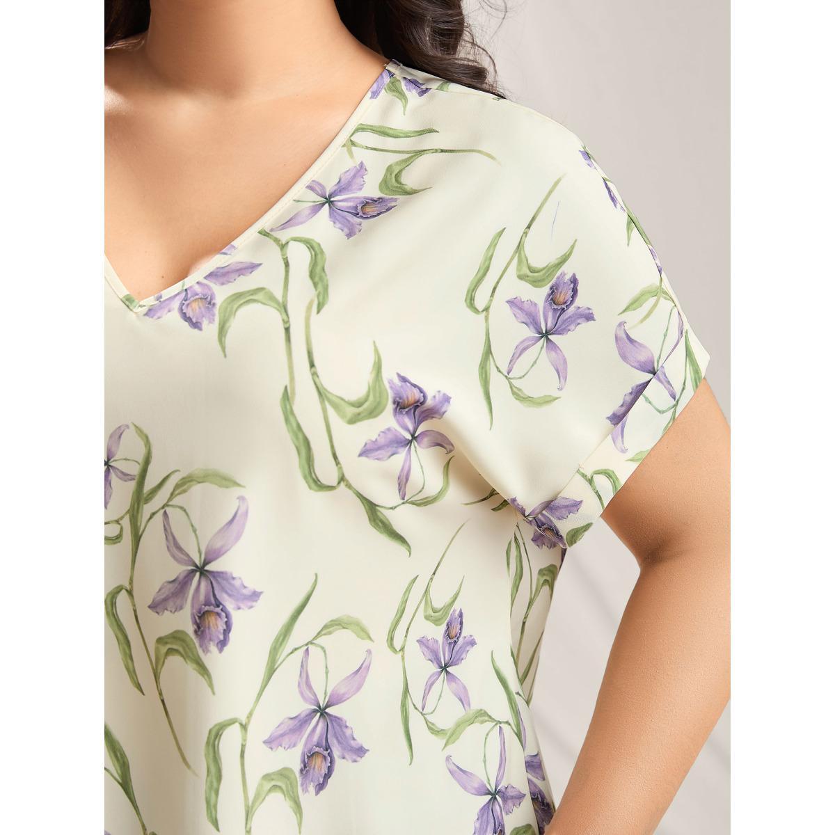 Plus Size Beige Large Flower Print Curved Hem Blouse Women Short sleeve V-neck Everyday-Elegant Blouses BloomChic 28/5X Product Image