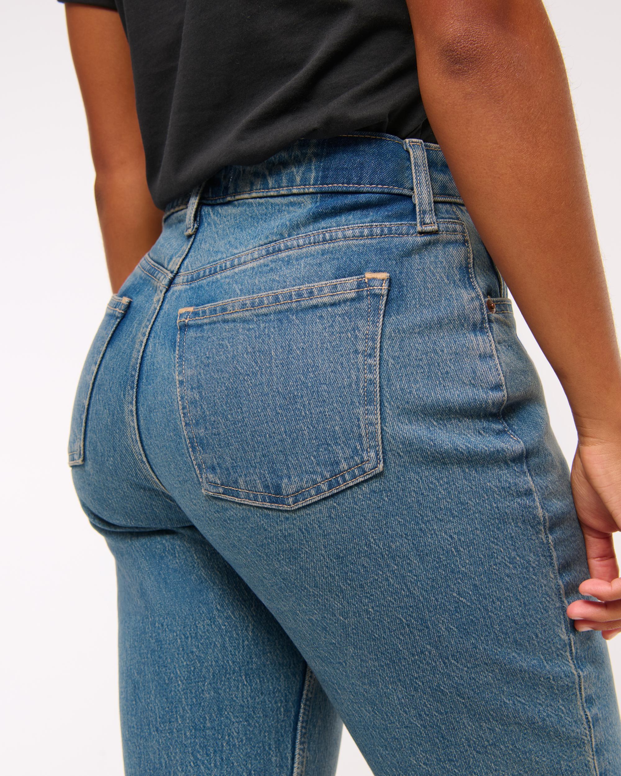 Curve Love Mid Rise 90s Straight Jean Product Image
