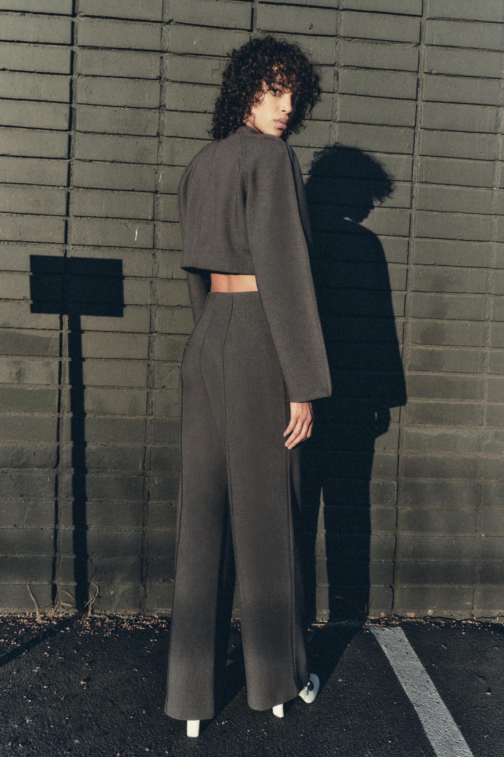 SHORT VOLUMINOUS TOP Product Image