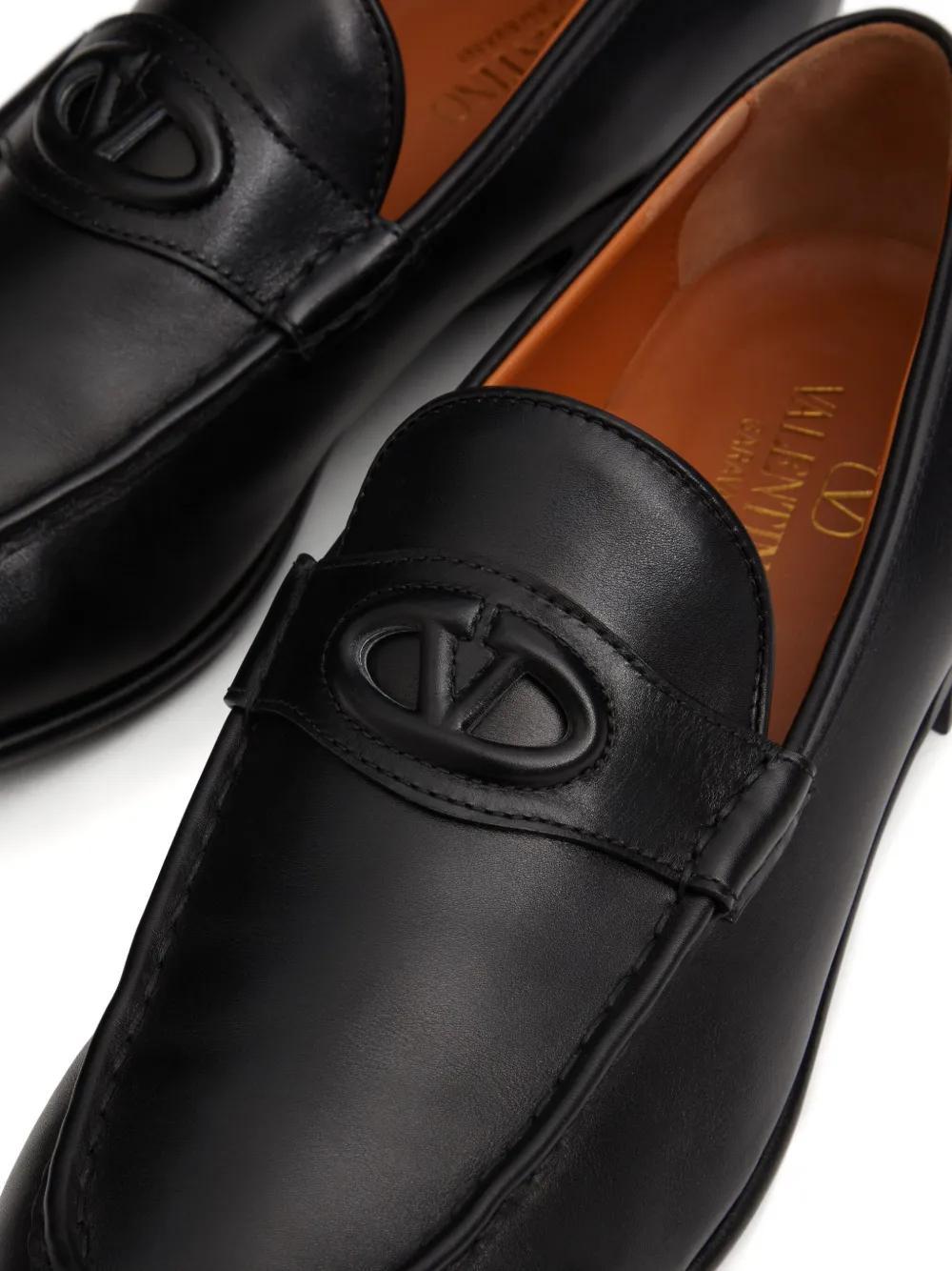 VLogo Signature leather loafers Product Image