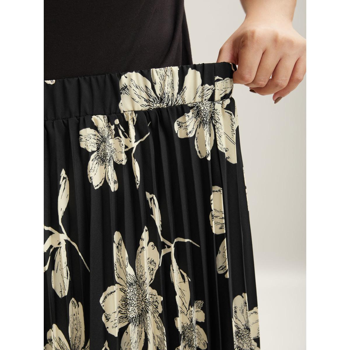 Plus Size Large Flower Print Pleated Maxi Dress Women BlackFlower Elegant Contrast Low stretch Slanted pocket Everyday-Elegant Skirts BloomChic 18-20/2X Product Image