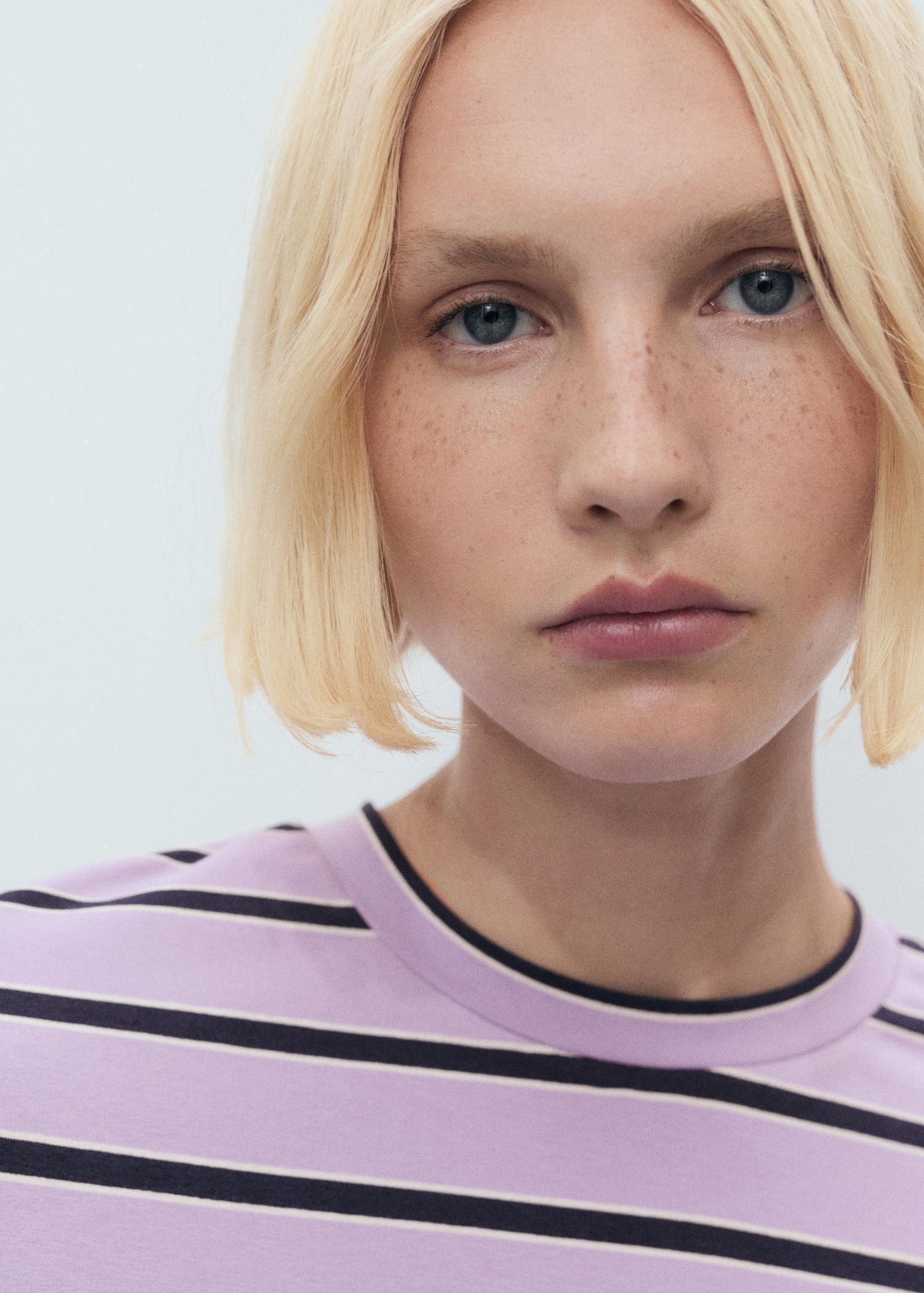 Striped oversized t-shirt - Women | MANGO USA Product Image