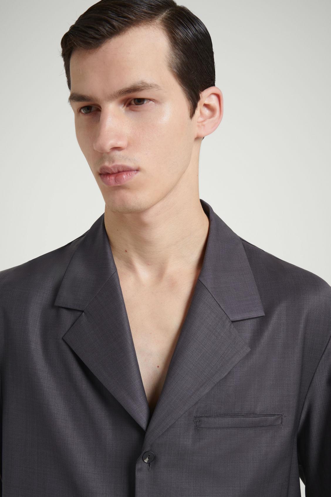 THE NOTCH-LAPEL SHIRT Product Image