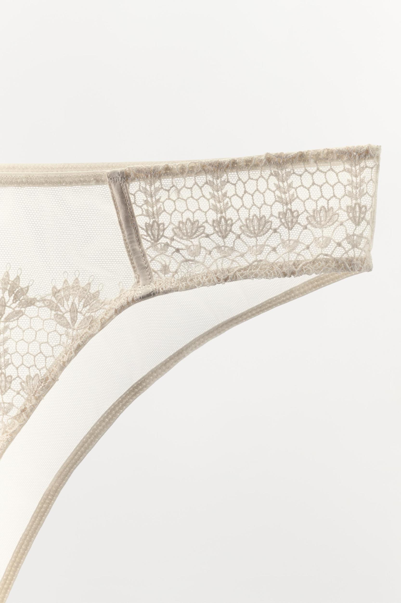 GUIPURE LACE TRIM TRIANGLE BRALETTE Product Image