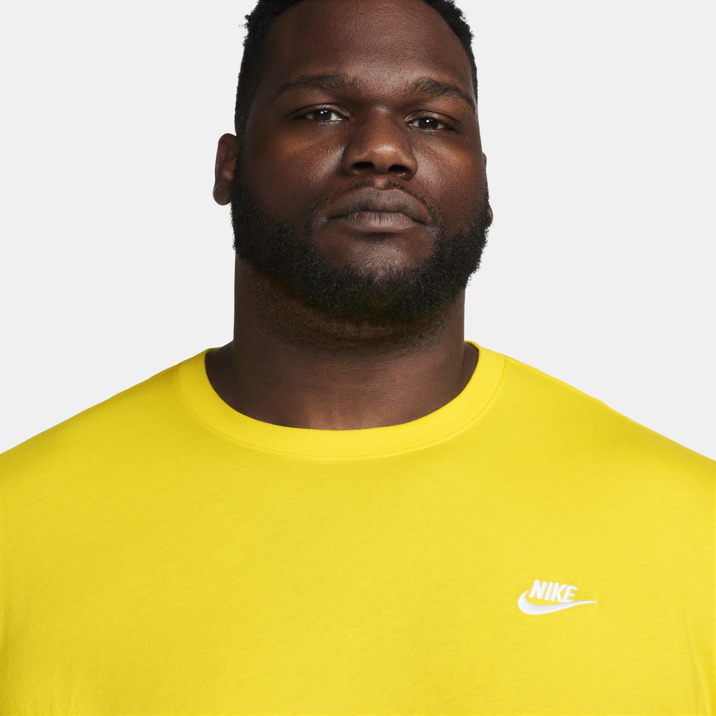 Nike Sportswear Club T-Shirt Product Image