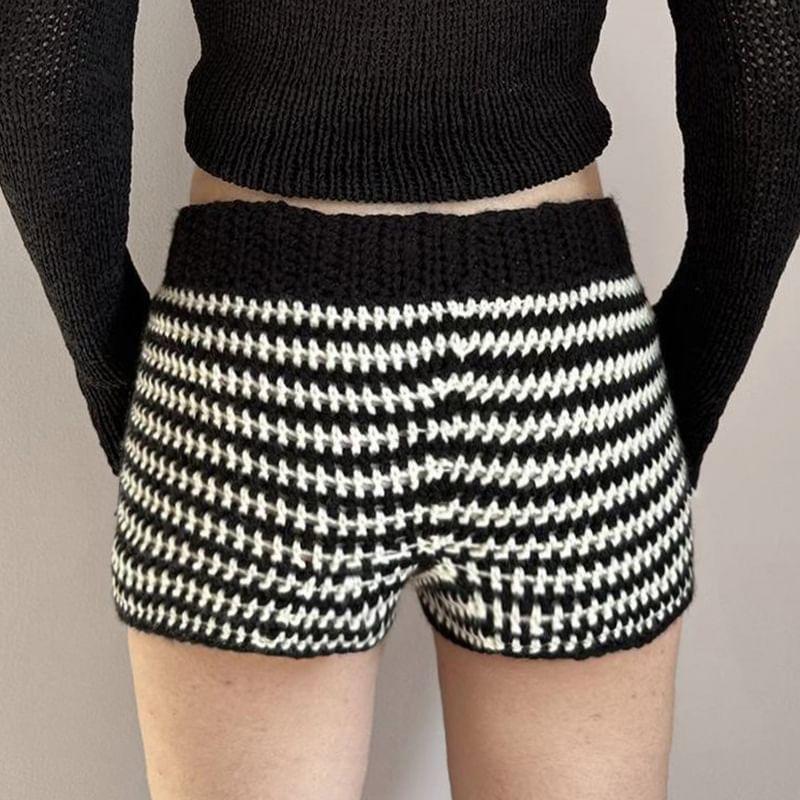Low Waist Color-Block Striped Slim-Fit Mini Shorts Product Image