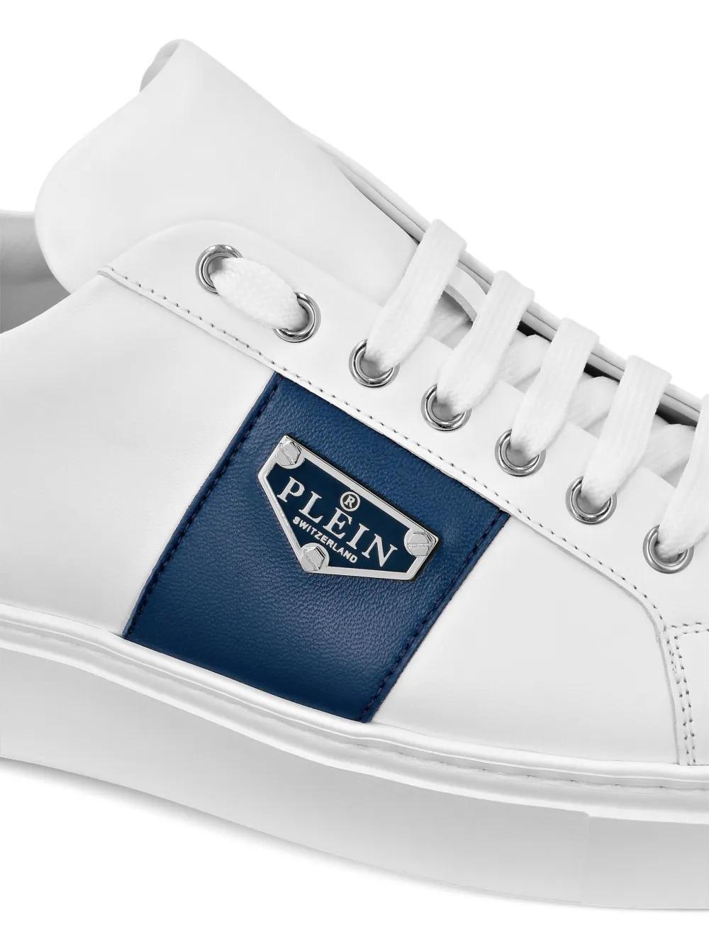 logo-plaque leather sneakers Product Image