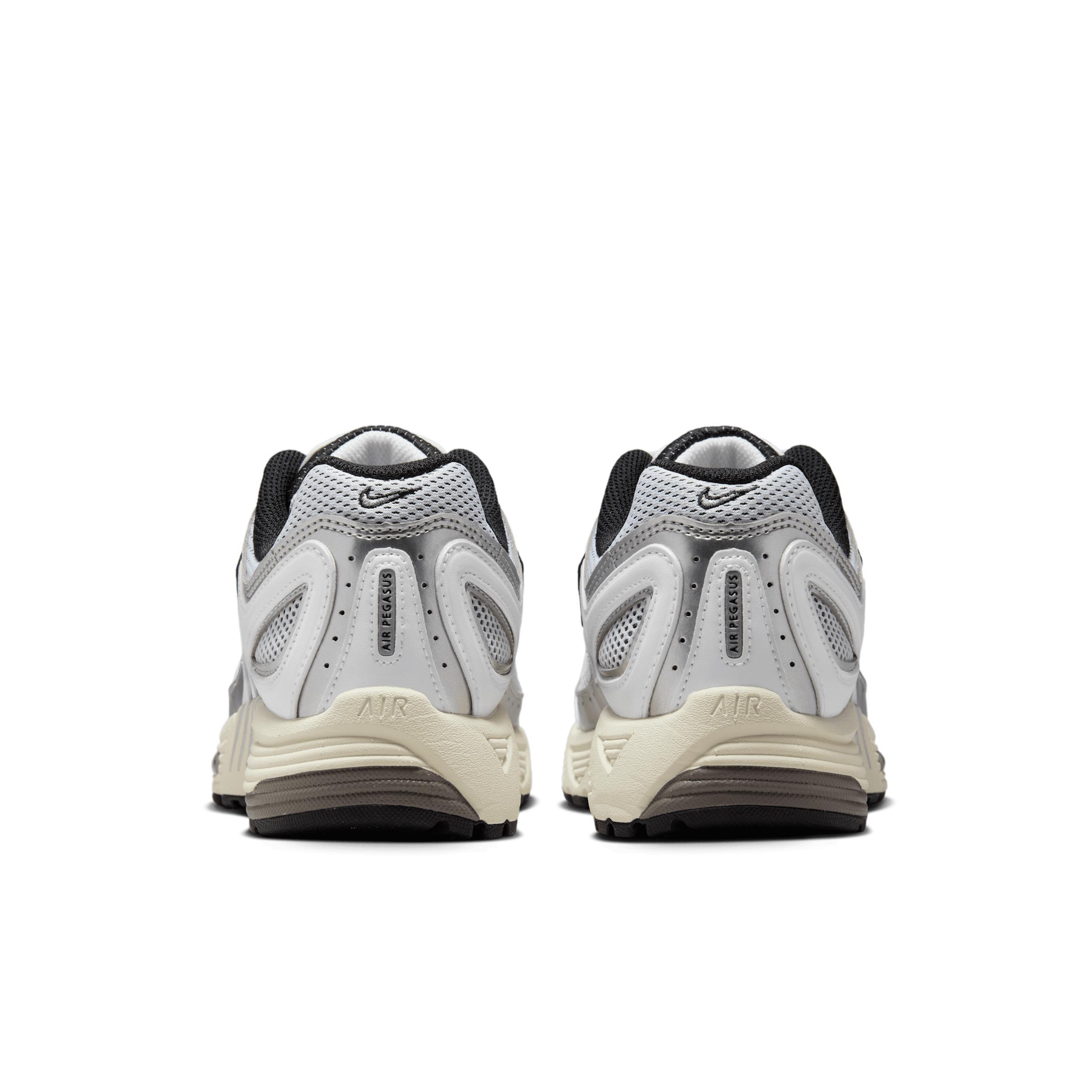 Nike Women's Air Pegasus 2005 Shoes Product Image