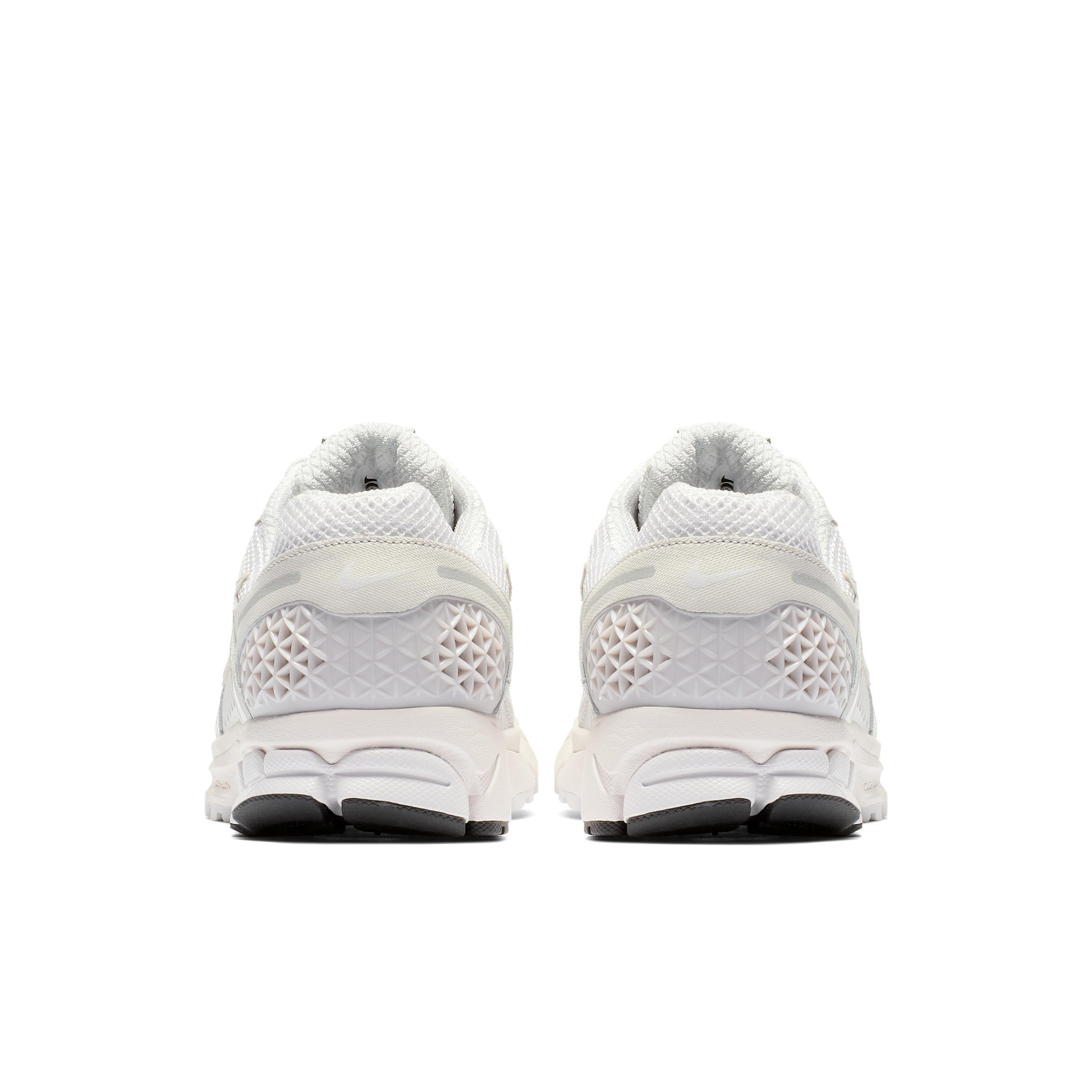 Nike Men's Zoom Vomero 5 Shoes Product Image