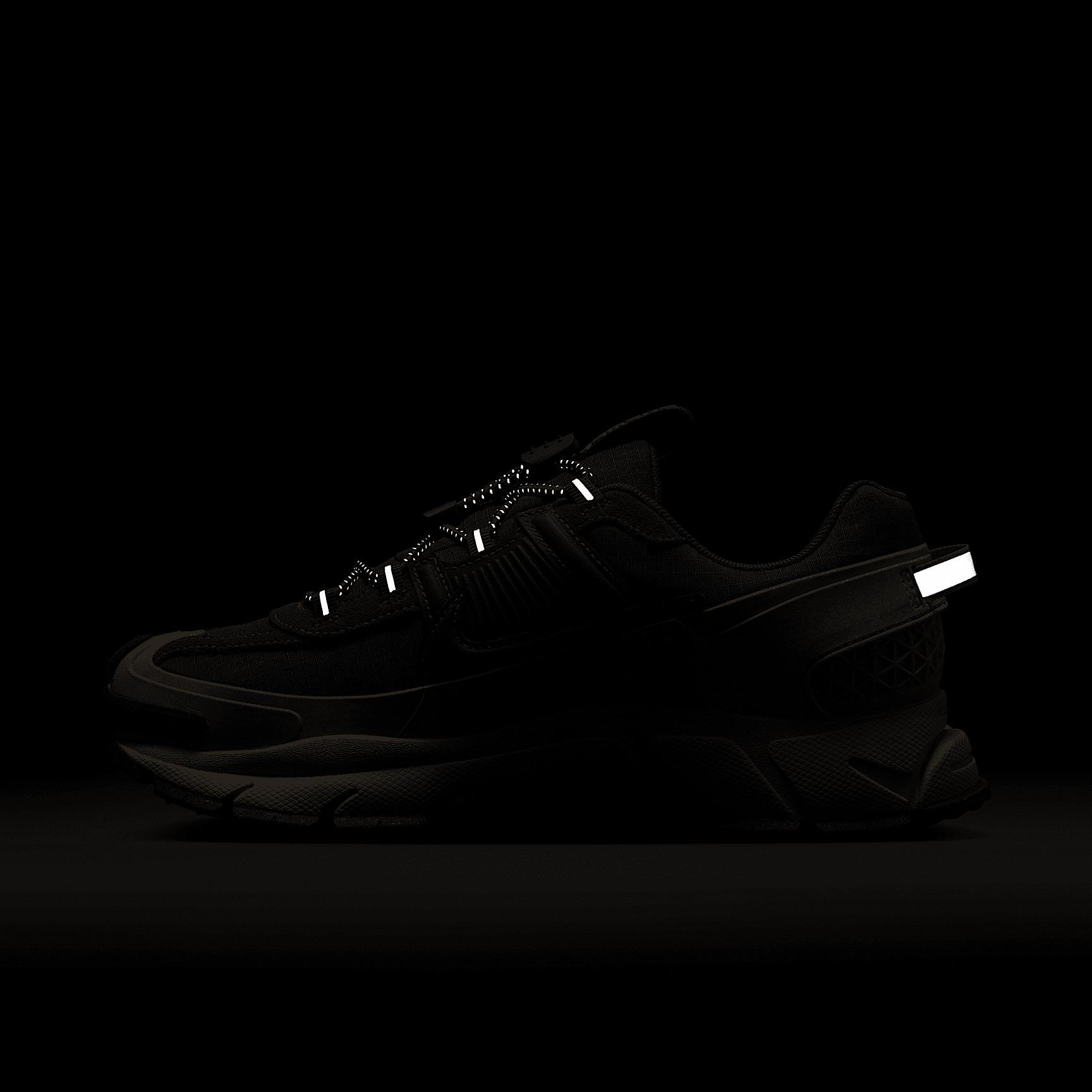 Nike Women's Zoom Vomero Roam Winterized Shoes Product Image