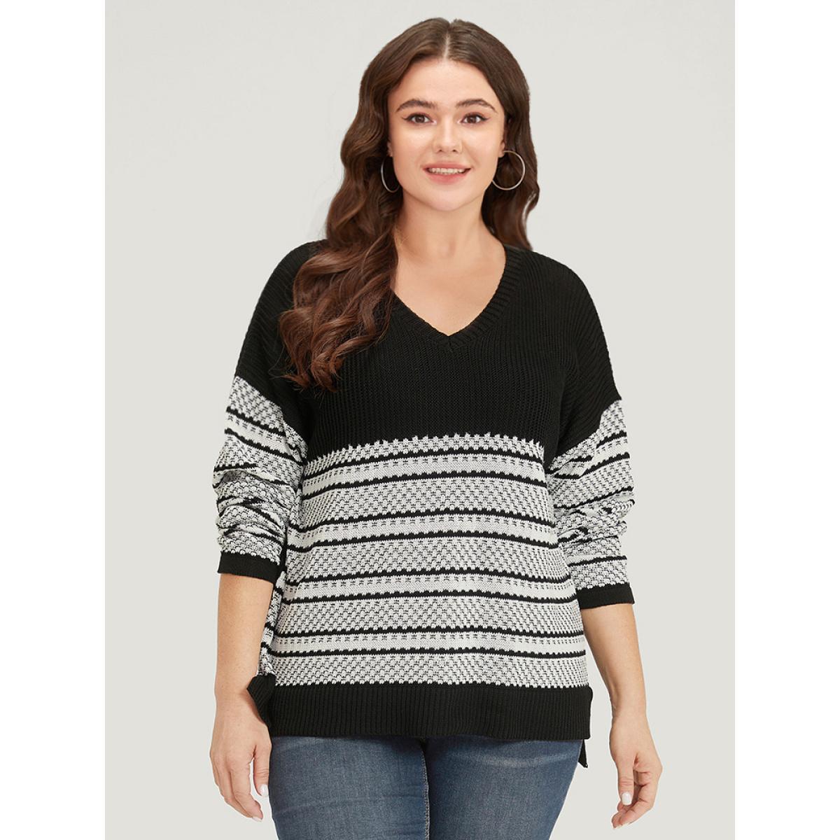 Plus Size Two Tone V Neck Patchwork Elastic Cuffs Pullover Black Women Casual Loose Long Sleeve V-neck Everyday Pullovers BloomChic 26/4X Product Image